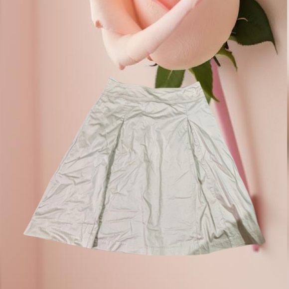 Cute khaki skirt, size 8 - Picture 2 of 3